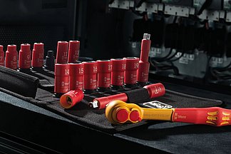 [Translate to Spanisch INT:] Das Zyklop-VDE-Knarrensortiment für komfortable und sichere Arbeitseinsätze in der Elektroinstallation. 