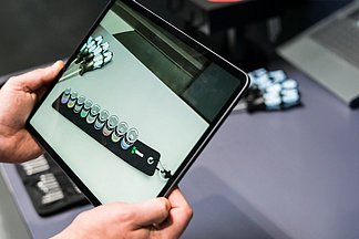 Las herramientas más importantes de Wera ahora también pueden visualizarse en realidad  aumentada en la tablet o el smartphone lo que permite observar incluso cada detalle del útil de manera virtual.
